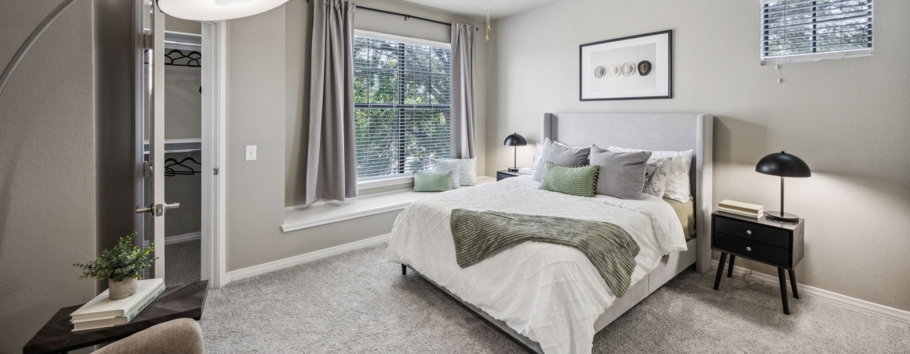 One- to Four-Bedroom Luxury Apartments and Townhomes